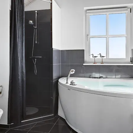 Lovely In Juelsminde With House Sea View Apartmán