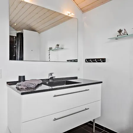 Lovely In Juelsminde With House Sea View Appartement