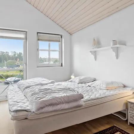 Lovely In Juelsminde With House Sea View Apartmán *